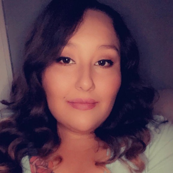 Meet your Posher, Alexia - Picture 1 of 1